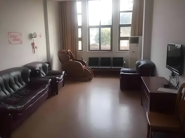 毕业生深户入户条件_刷短剧治愈上班的痛！再让我看广告就太过分了吧 就太过分百岁儿的在女宴上